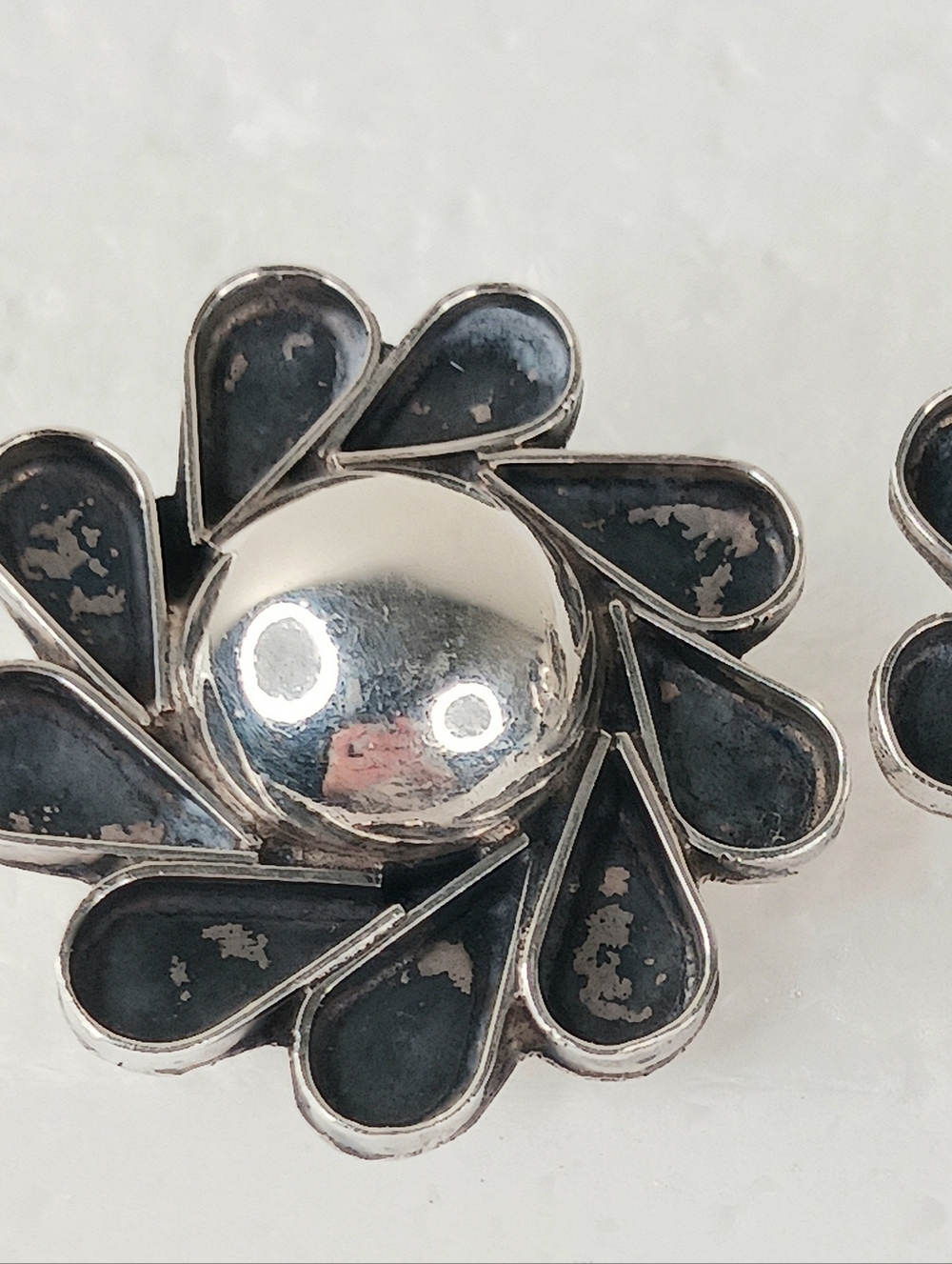 Earrings Clip Vintage Oxidized 925 Mexico Flower Domed Center Stamp TM 48 Taxco - Picture 3 of 12